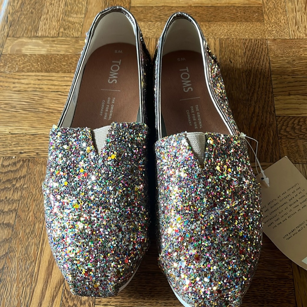 NWT TOMS sparkle Venice collection size 5